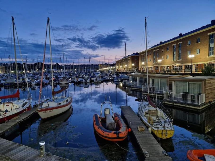 Sea View Luxury 5 Star Cottage Near Milford Marina Milford Haven Exterior photo