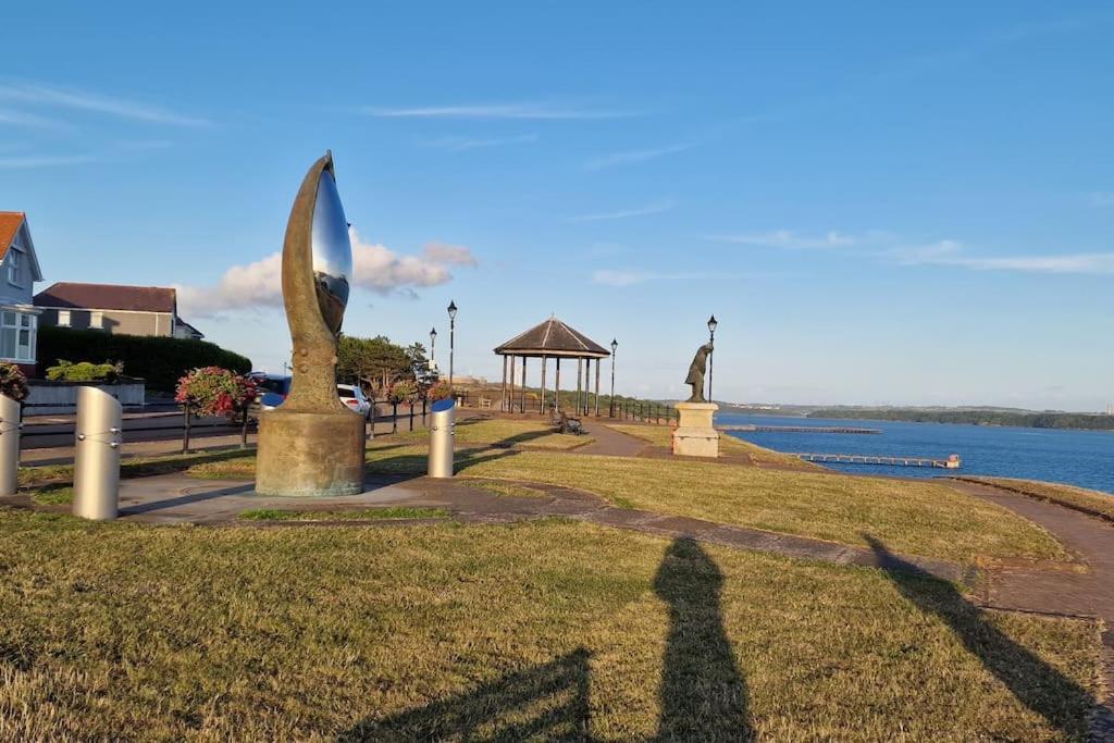 Sea View Luxury 5 Star Cottage Near Milford Marina Milford Haven Exterior photo